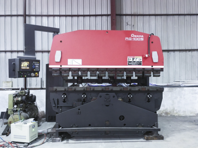 AMADA RG-100S Bending Machine