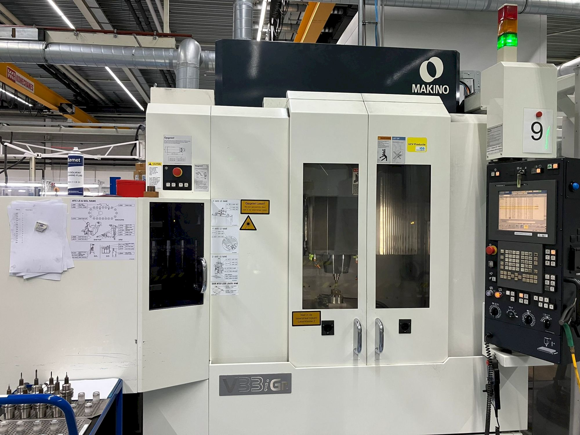 Makino V33i Graphite Vertical Machining Center
