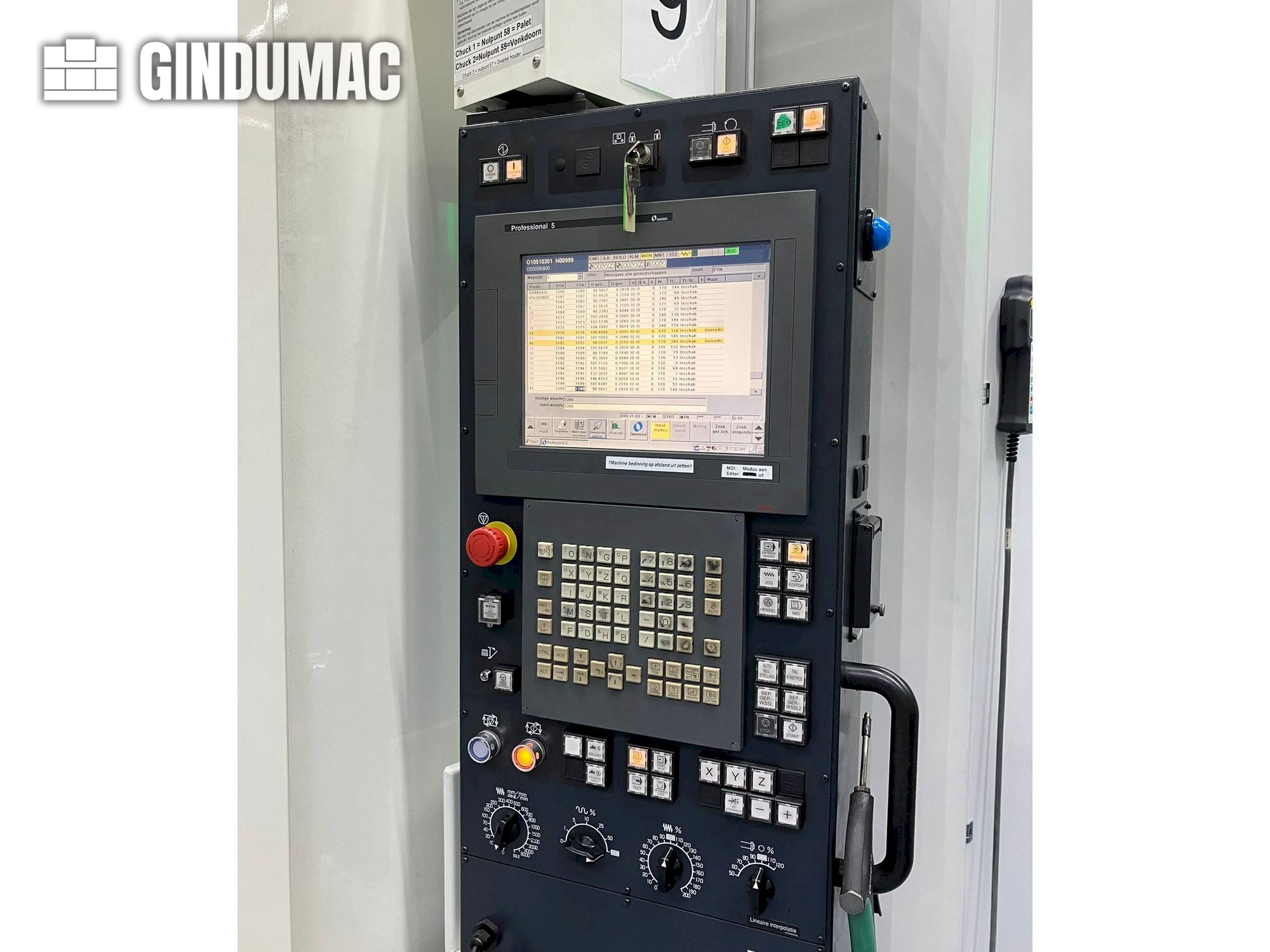 Makino V33i Graphite Vertical Machining Center