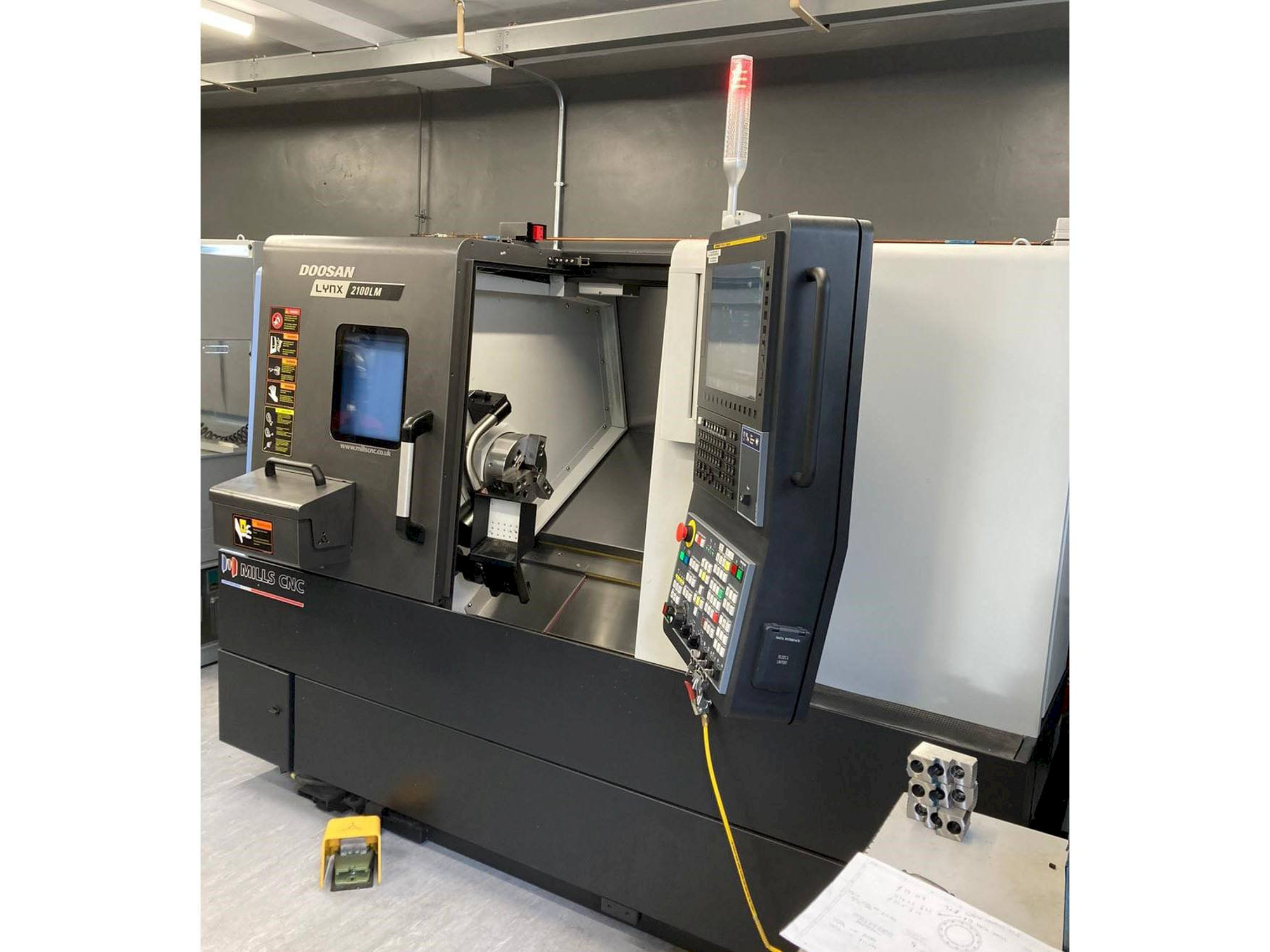 Doosan Lynx 2100 LMB Lathe