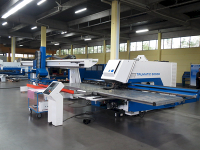 Käytössä oleva Trumpf Trumatic 5000 R -lävistyskone