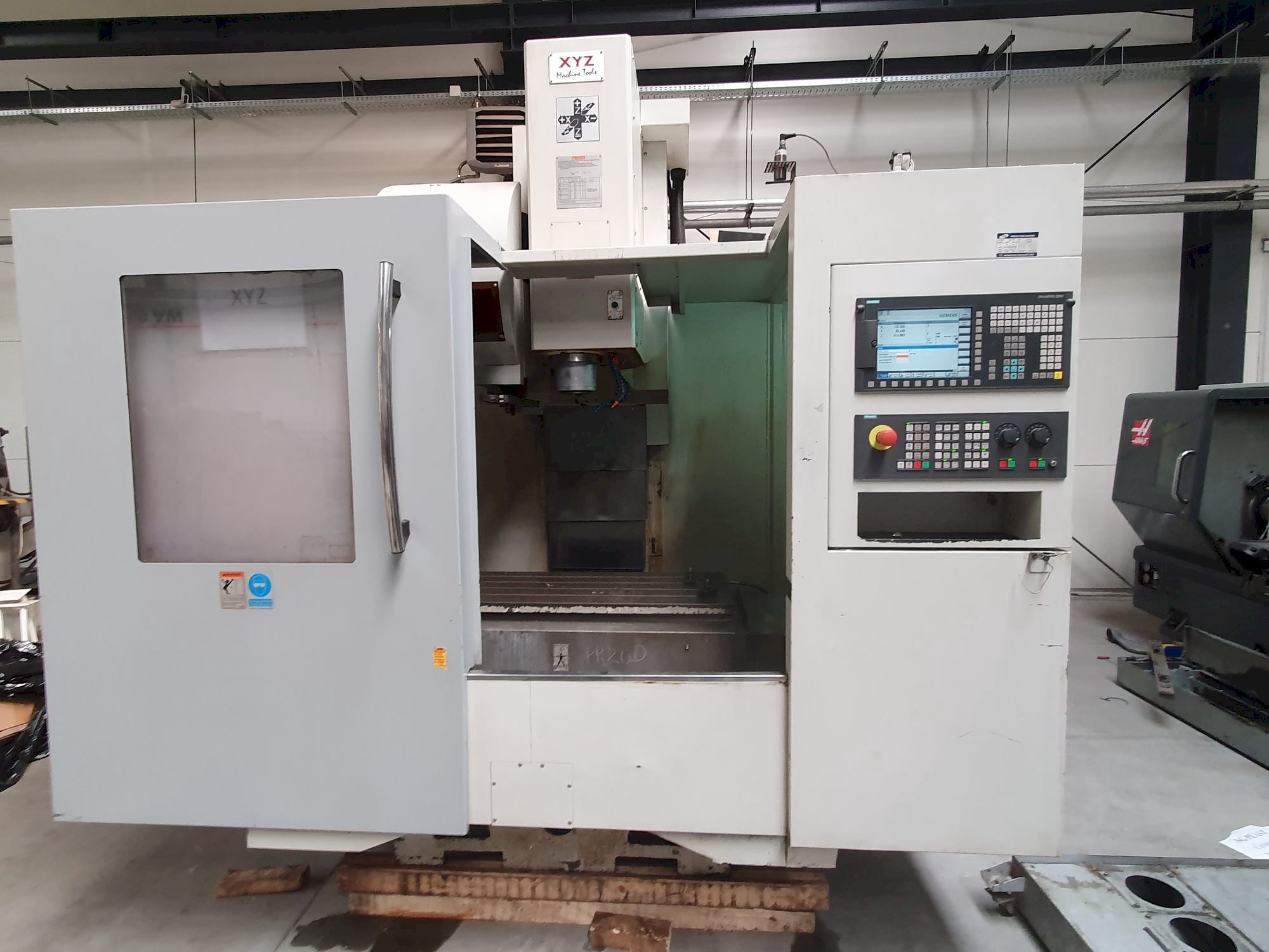 XYZ 1020 VMC Vertical machining center
