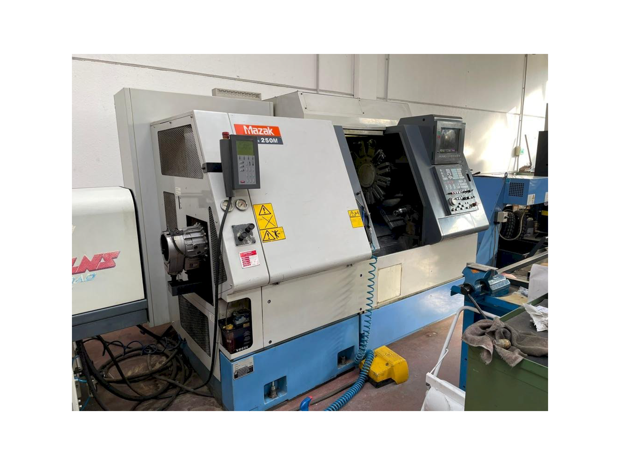 MAZAK SQT 250M Lathe