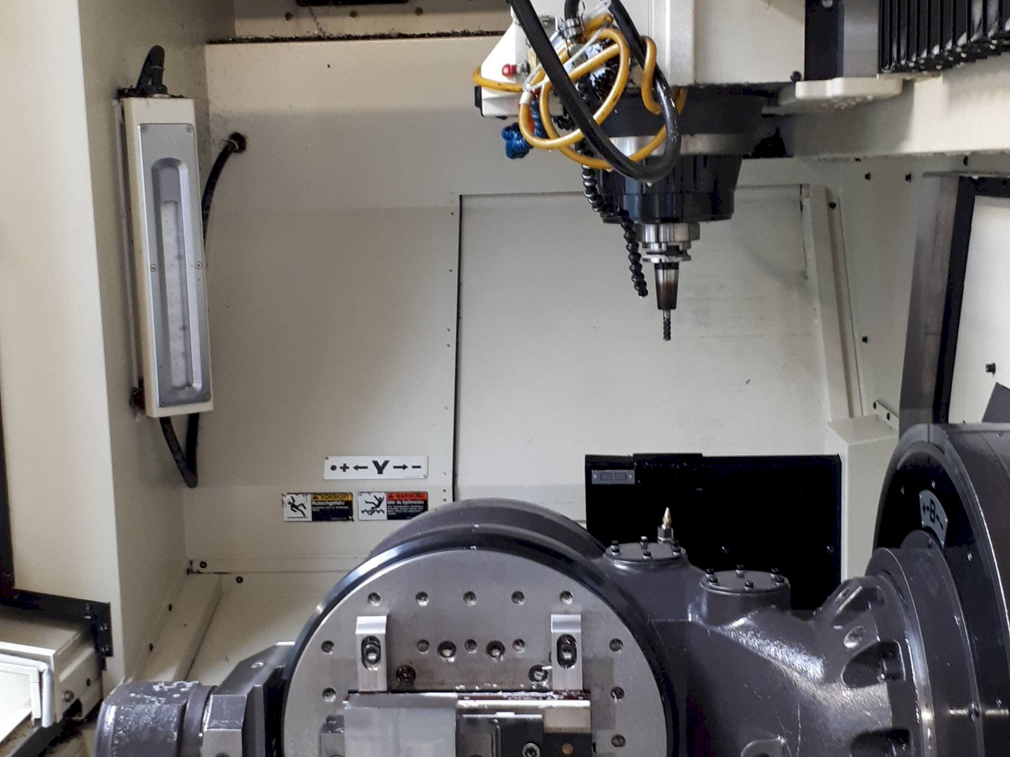 YASDA YBM Vi40 Vertical Machining Center